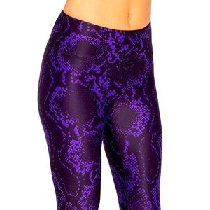 Plus Size 3X Purple Snake Skin Athletic Crops Yoga Capris Silver Icing